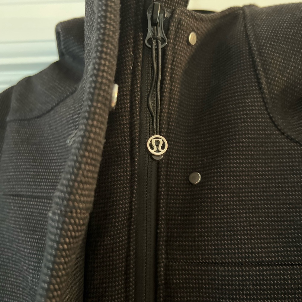 Women’s Lulu Lemon Jacket